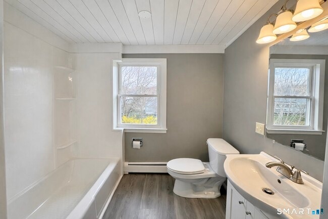 Building Photo - 54 Litchfield Ave