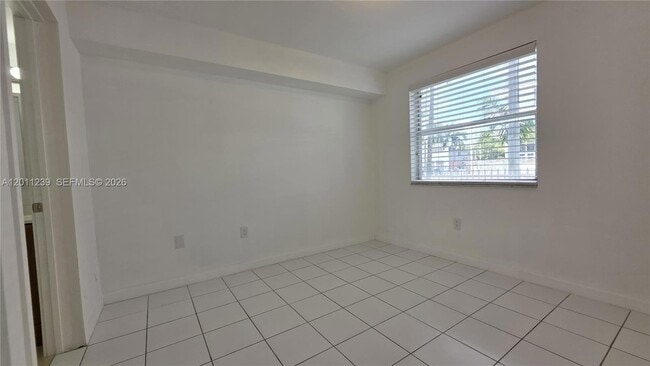 Building Photo - 2575 SW 27th Ave