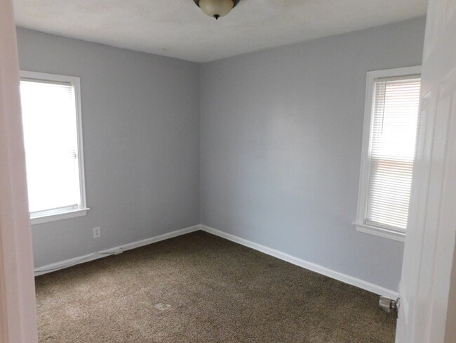 Building Photo - Newly Refreshed Move In Ready Bungalow