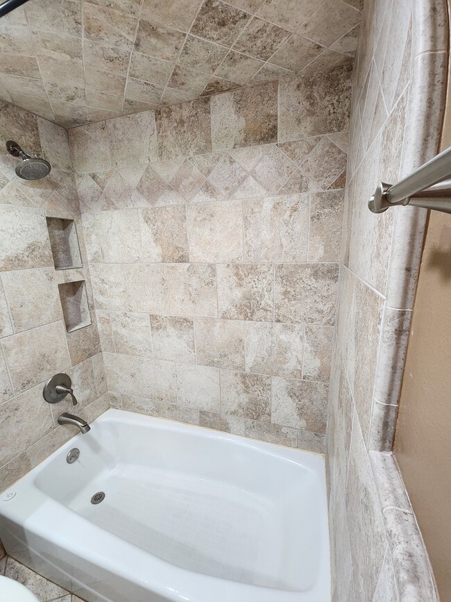 Building Photo - 1502 Rock Glen Ave