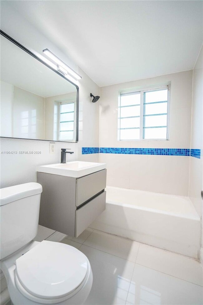 Building Photo - 7325 Carlyle Ave