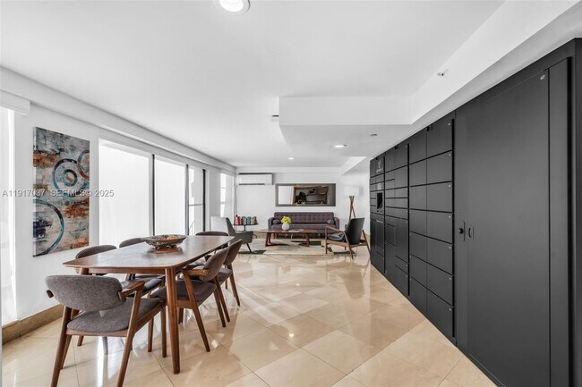 Building Photo - 575 Crandon Blvd