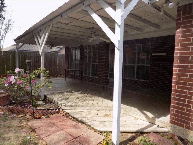 Building Photo - 22623 River Birch Dr