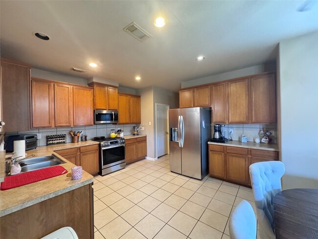 Building Photo - 6026 Starbrook Creek Dr