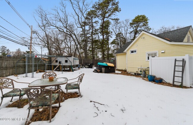 Building Photo - 14 Sunset Rd