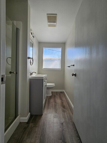 Bathroom - 3220 SE Rockwood St