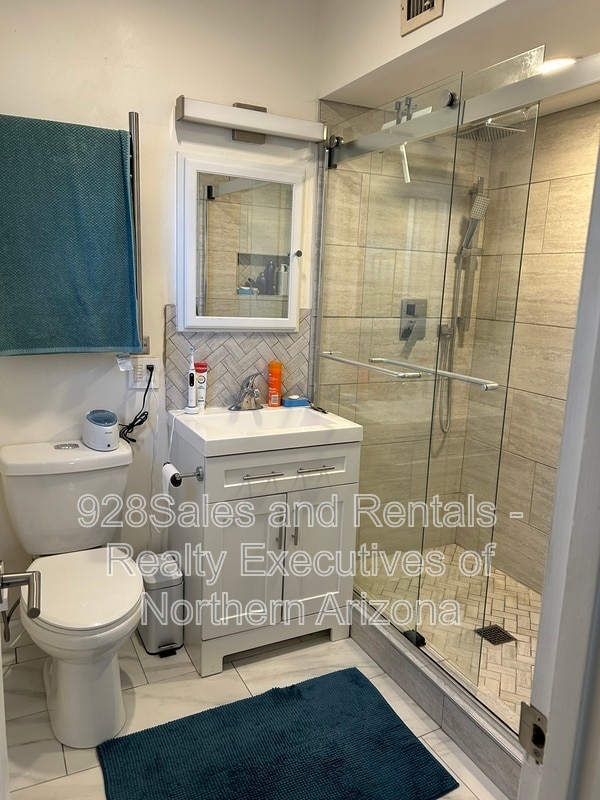 Building Photo - 1928 N Lynn Dr