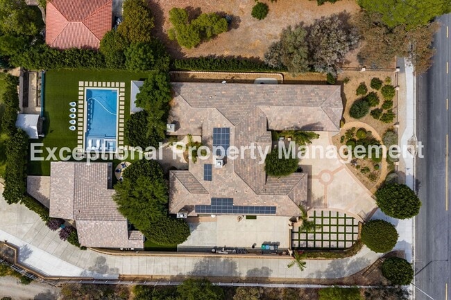 Building Photo - Amazing Executive Estate!