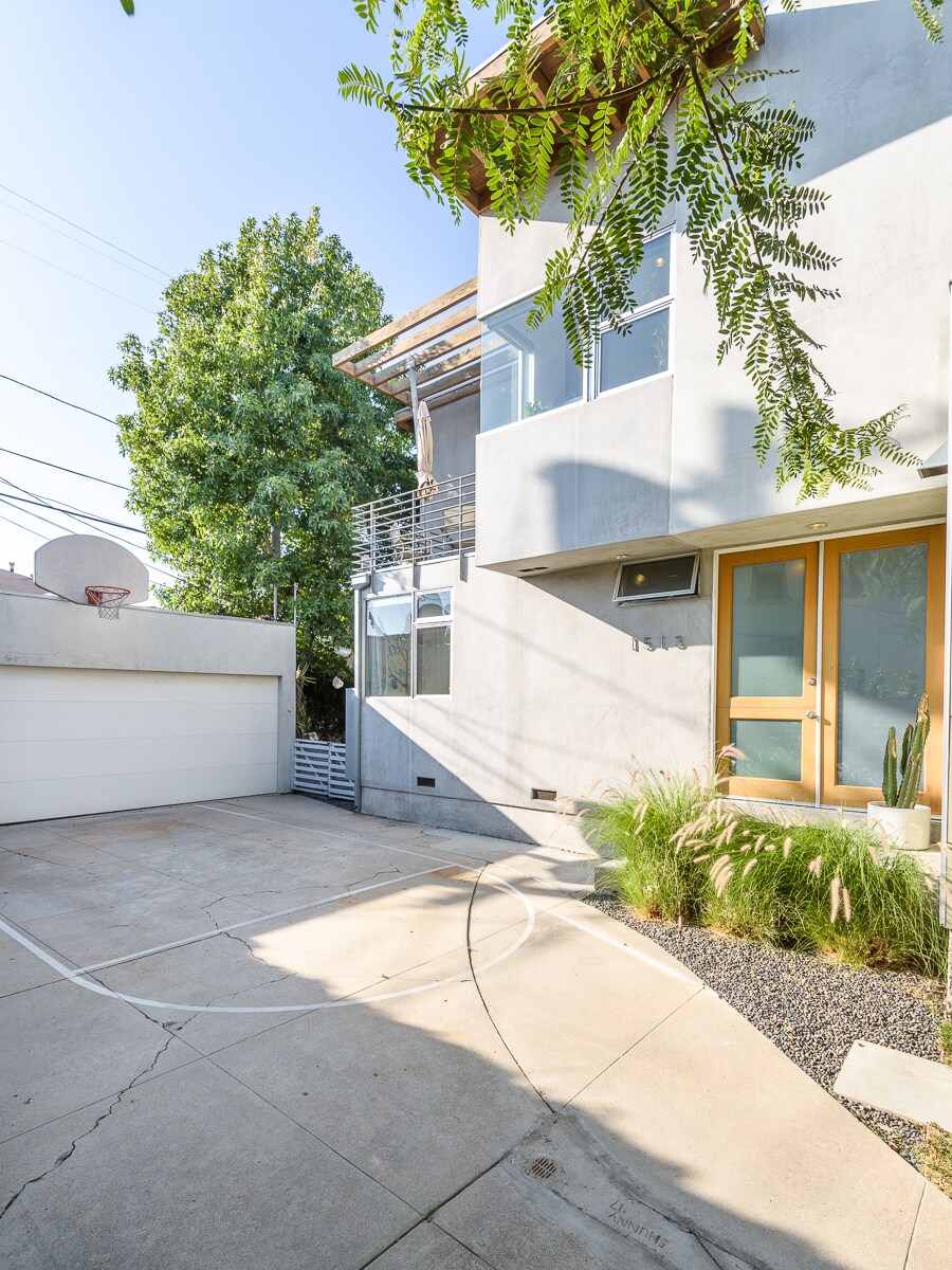 Building Photo - 1513 S Orange Grove Ave