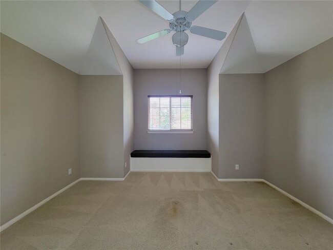 Building Photo - Luxury three bedroom with three and half b...