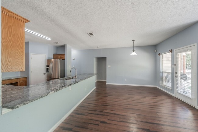 Building Photo - Spacious single-story 4-bedroom, 2-bath home in Arlington, Mansfield ISD