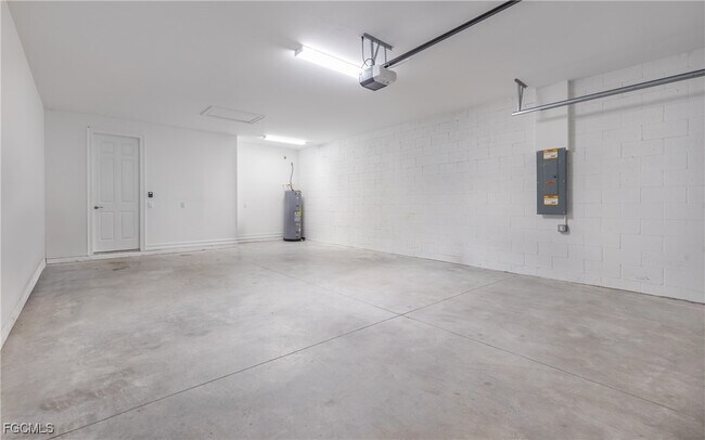 Building Photo - 374 Spg Hl Lk Lp