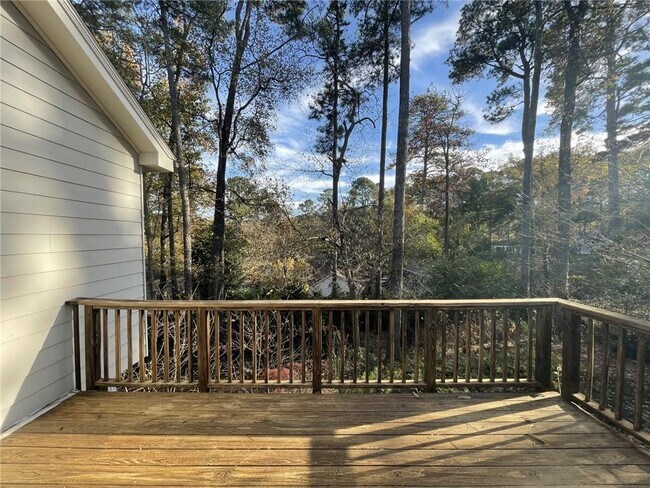 Building Photo - 2305 Vistamont Dr