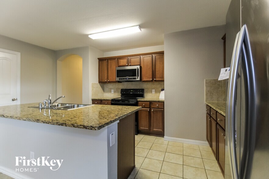 Building Photo - 1102 Ruby Ct