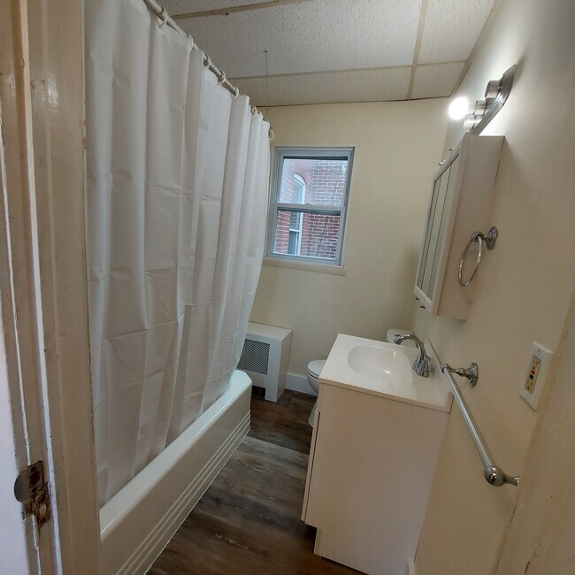 Building Photo - 716 Linden St
