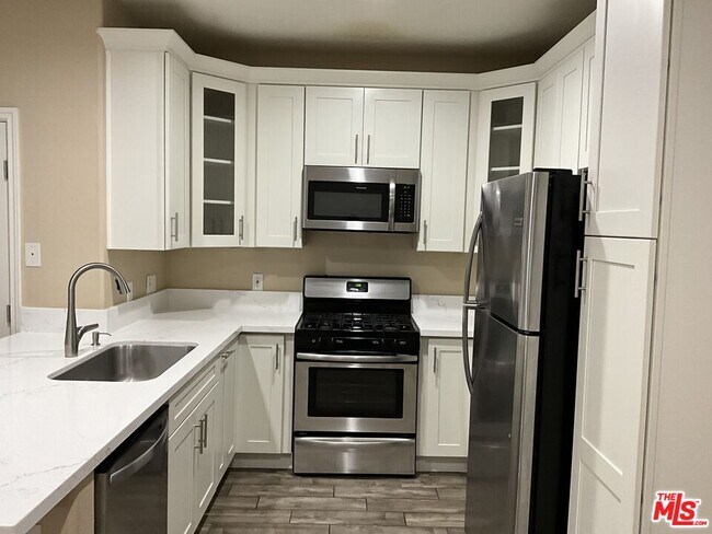 Building Photo - 13133 Le Parc Blvd