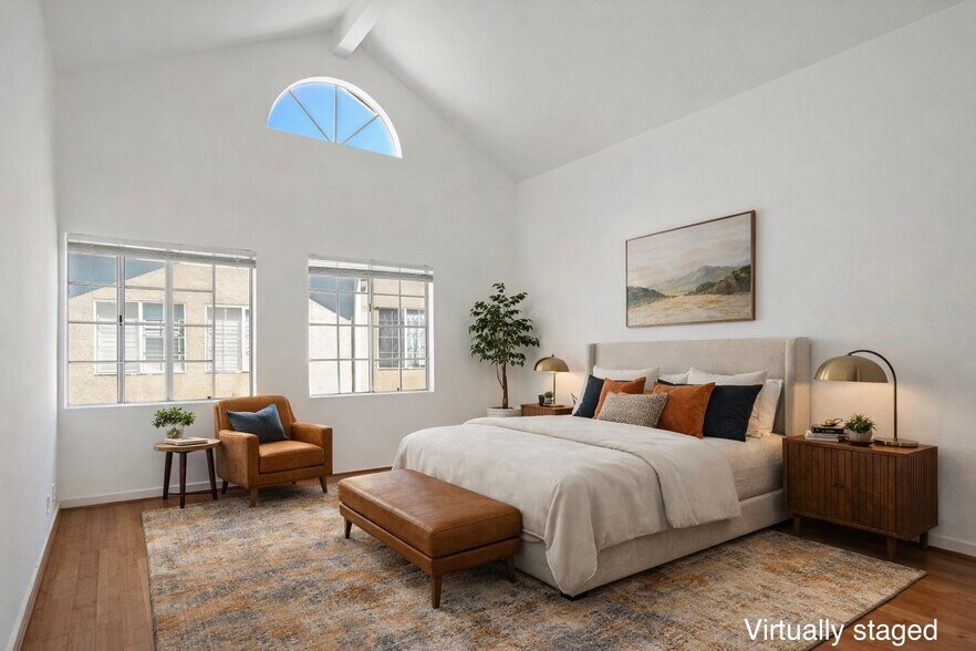 Building Photo - 850 N Poinsettia Pl