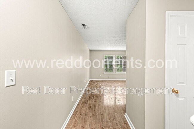 Building Photo - 10857 Cedar Pine Dr