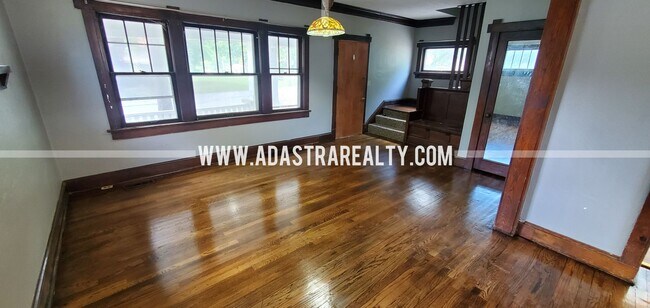 Building Photo - Amazing Historic Independence Home-Available NOW!!