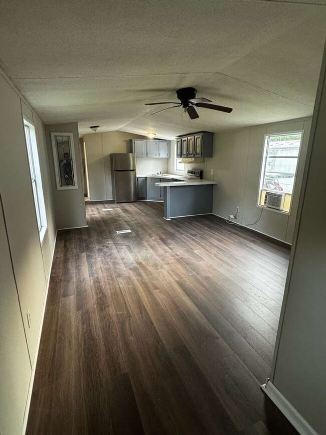 Building Photo - 2 Bedrooms - 2 Bathrooms