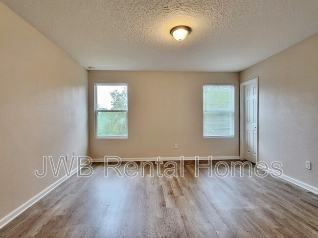 Building Photo - 5569 Cabot Dr N