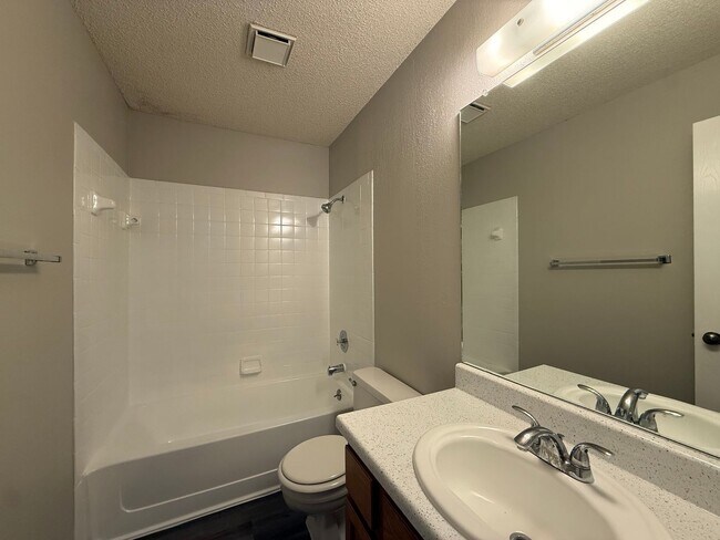 Building Photo - 513 Sierra Cove