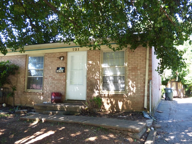 Building Photo - ORR731/733