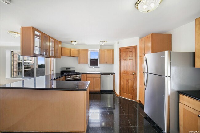 Building Photo - 2826 Batchelder St