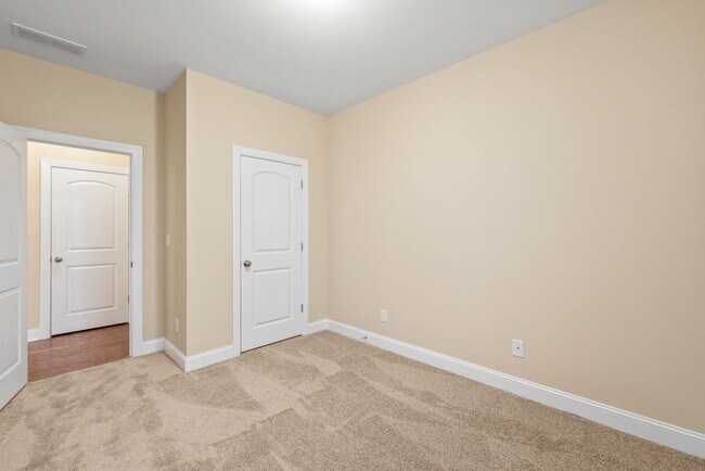 Building Photo - (Coming Soon) 5 Bedroom Brick Home in Matthews!