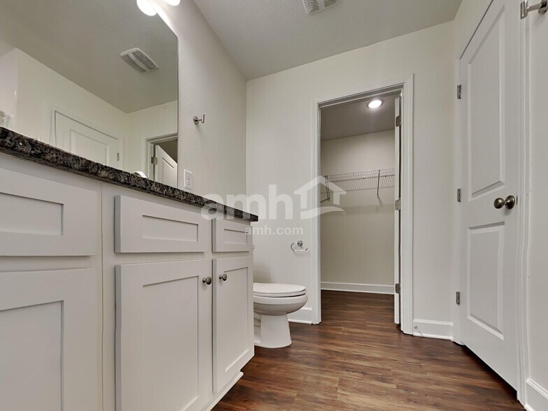 Building Photo - 974 Tan Tara Trl