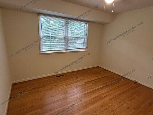 Building Photo - 722 Brunswick Pl