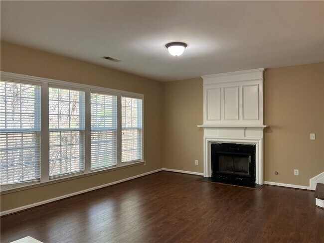 Building Photo - 3413 Stoneham Dr NW