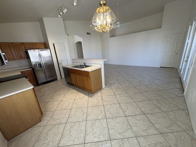 Building Photo - Great eastside location pet friendly