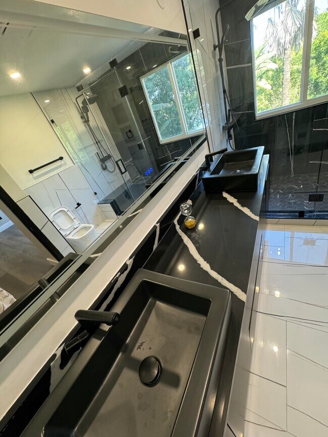 Building Photo - 10366 Buena Ventura Dr