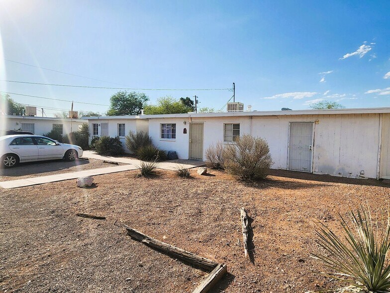 Building Photo - 617 E Knox Dr