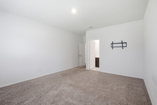 Building Photo - 1328 Broaddus Rd