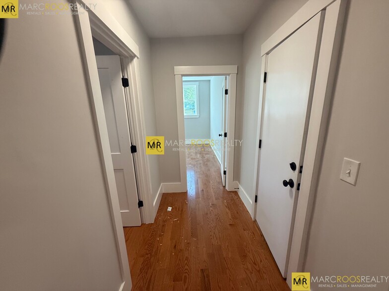 Building Photo - 118 Marginal St