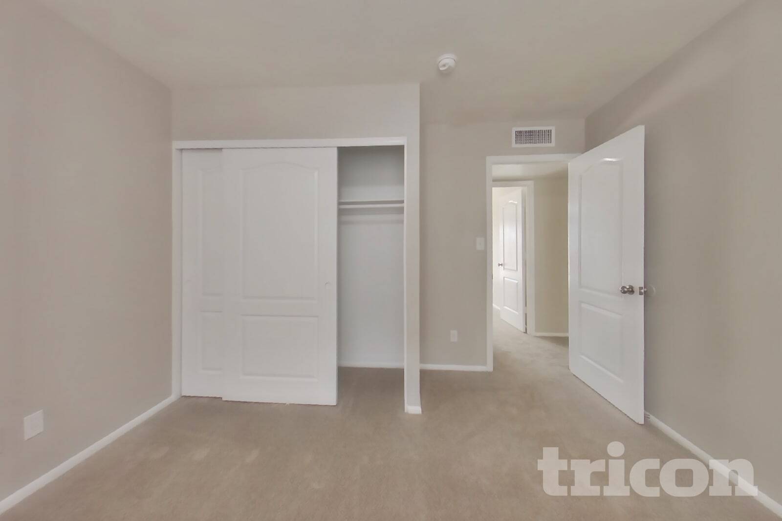 Building Photo - 3849 W Poinsettia Dr
