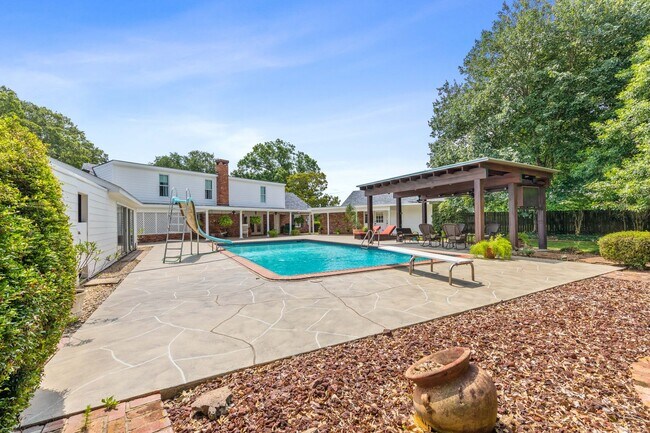 Building Photo - 1026 S Morgan Ave