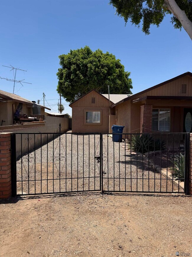 Building Photo - 804 S Dora Ave