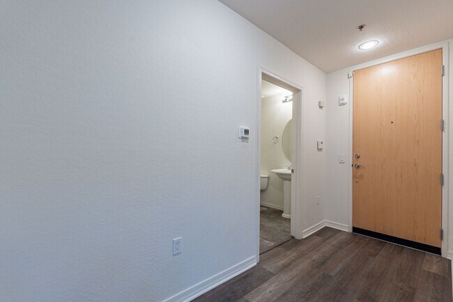 Building Photo - 16 W Encanto Blvd