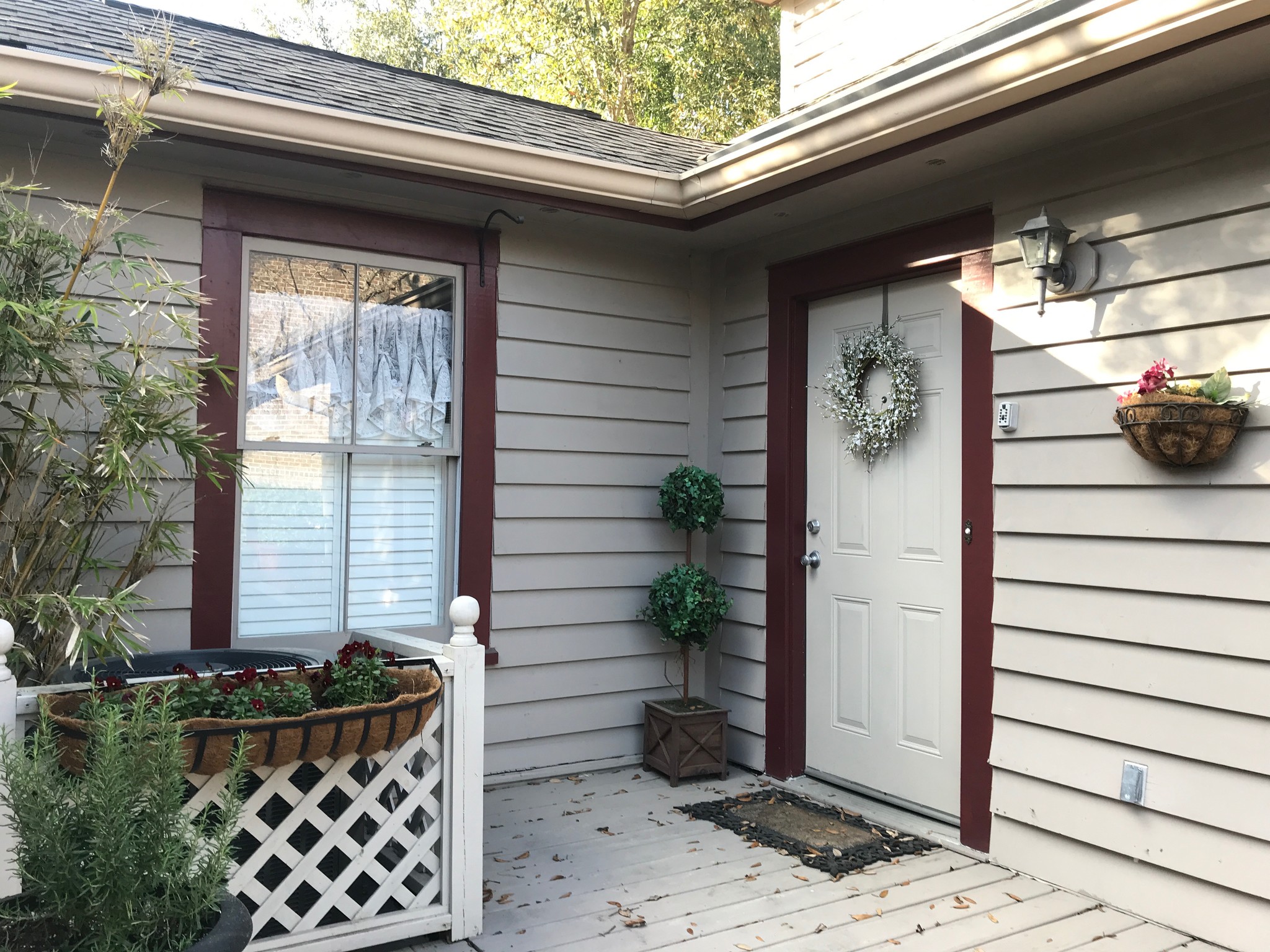 Rear courtyard entrance to Cottage - 541 E Jones Ln