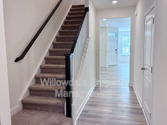 Building Photo - 456 La Maison Ave