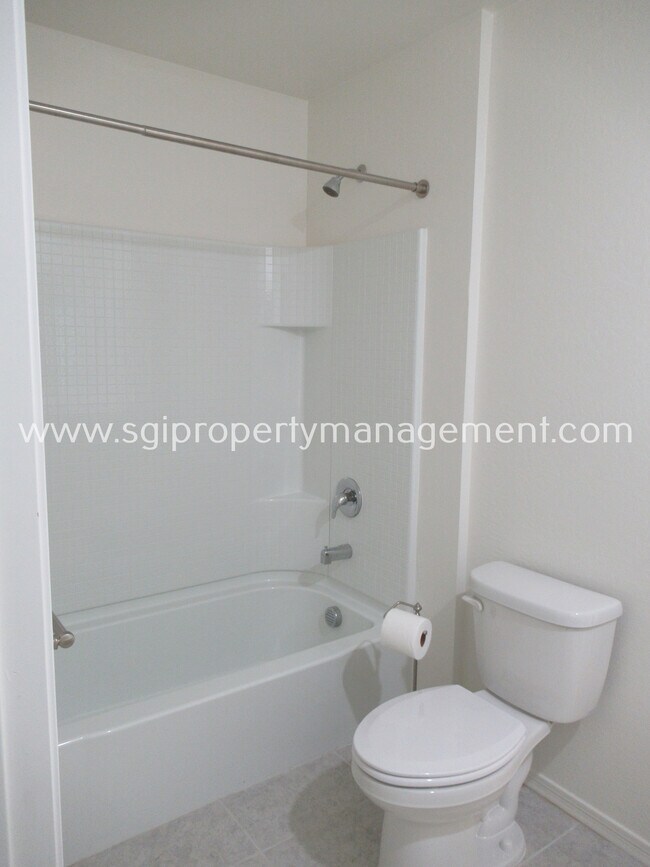 Building Photo - 19218 W Pierson St