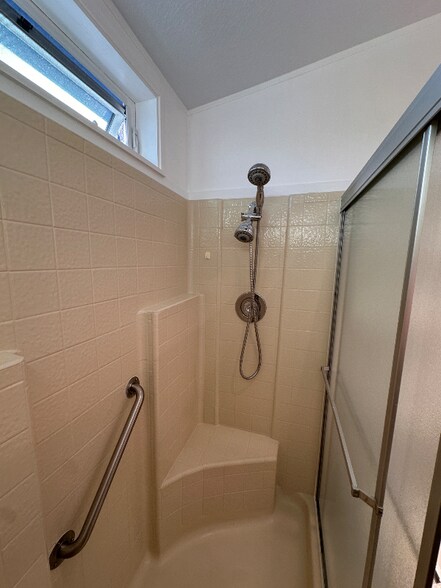 Building Photo - 628 Via Bolivia