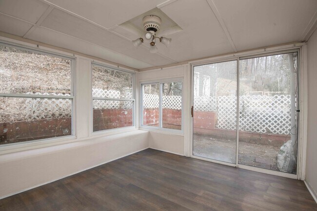 Building Photo - 3051 Dow Dr