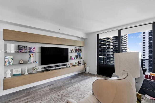 Building Photo - 801 S Miami Ave