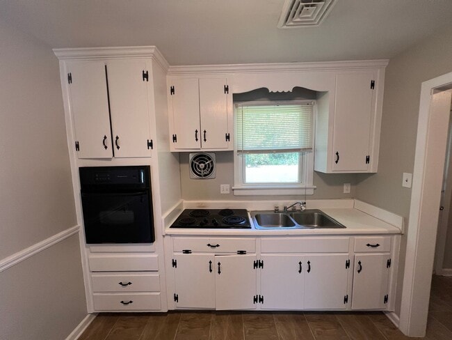 Building Photo - Very Spacious 3 bdrm/1 bth House Located in Henrico's West End!!