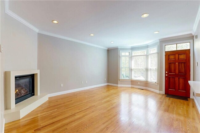 Building Photo - 270 Waterman St