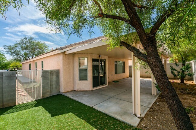 Building Photo - Beautiful 3 bedroom home near South Summerlin!